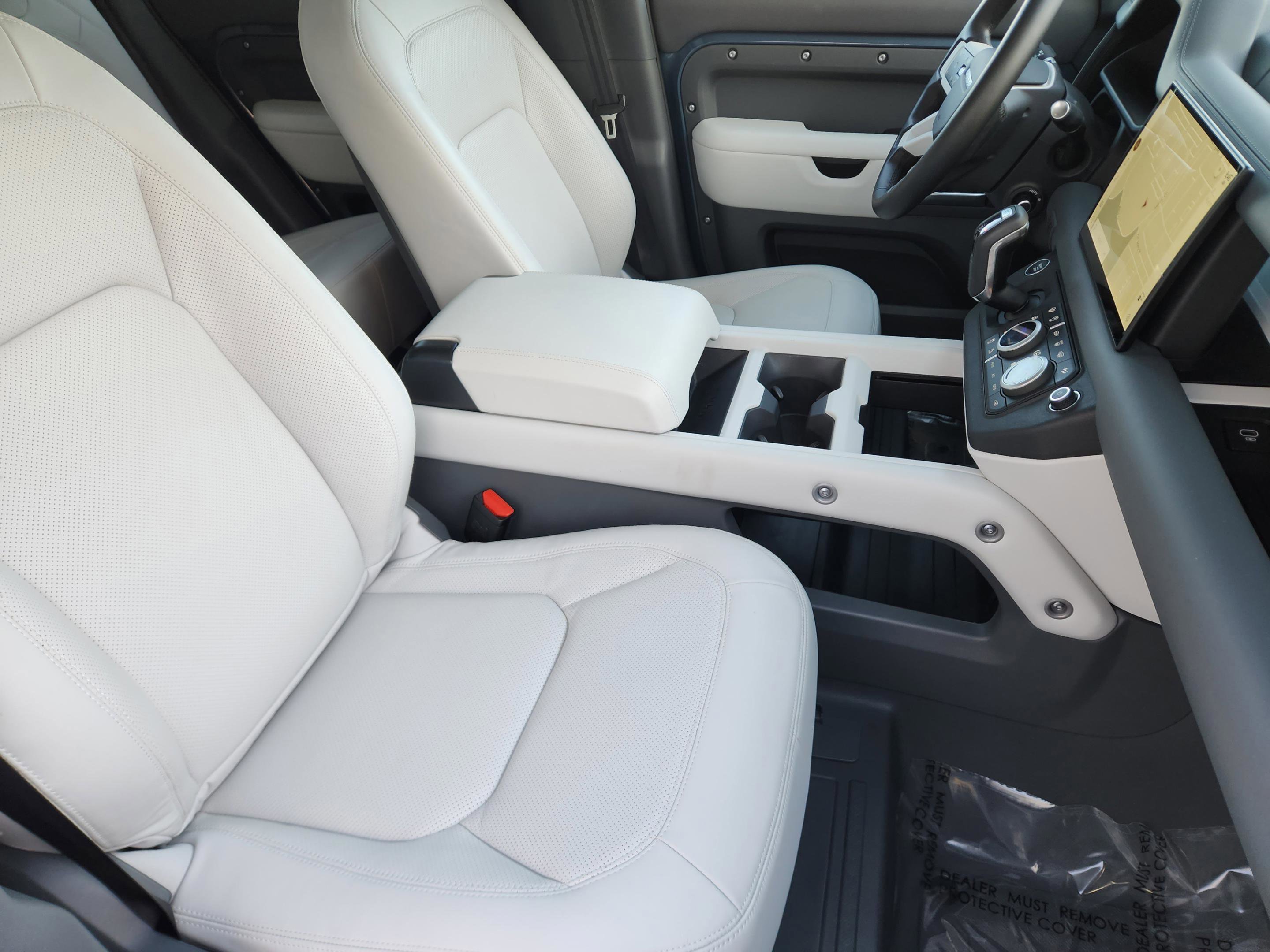 Used 2025 Land Rover Defender 110 X-Dynamic SE image 14