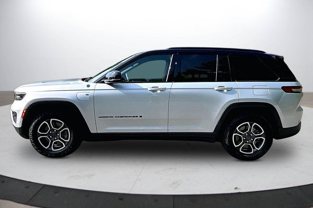 Used 2023 Jeep Grand Cherokee Trailhawk w/ Advanced Protech Group II AWD/4WD image 5