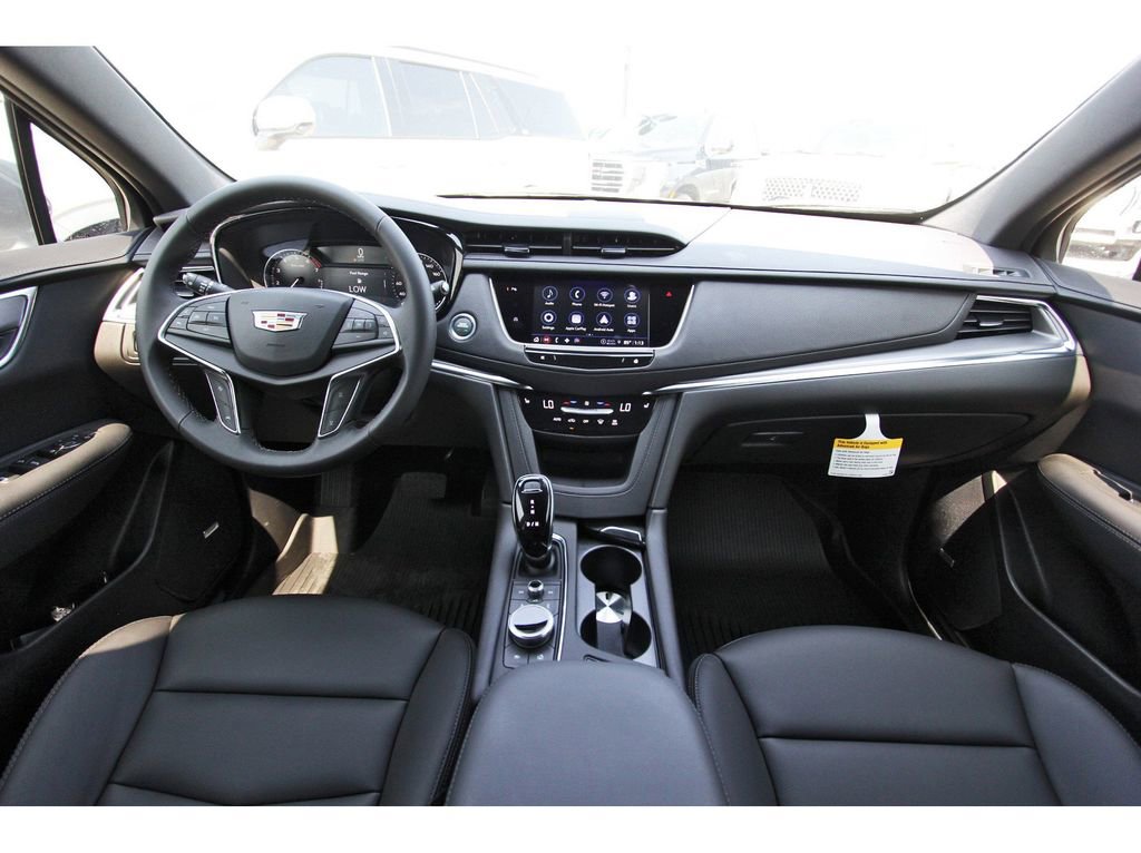 New 2025 Cadillac XT5 Luxury image 9