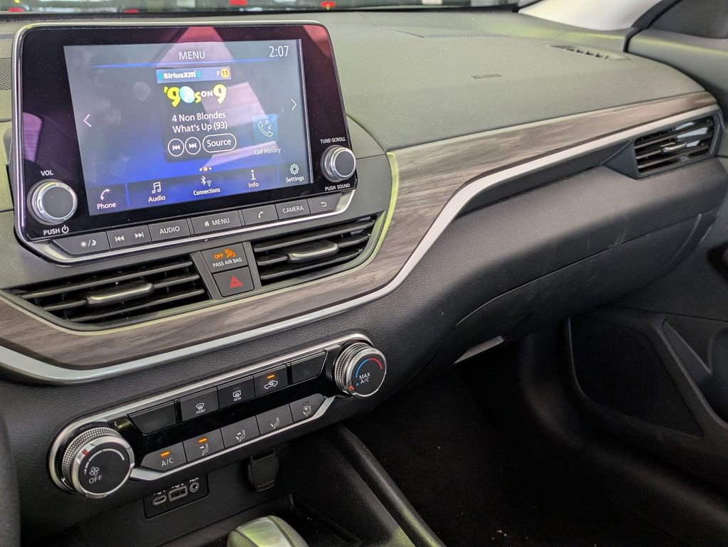 Used 2025 Nissan Altima 2.5 SV image 15