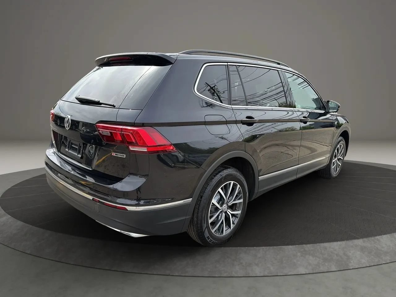 Used 2020 Volkswagen Tiguan SE AWD/4WD image 5
