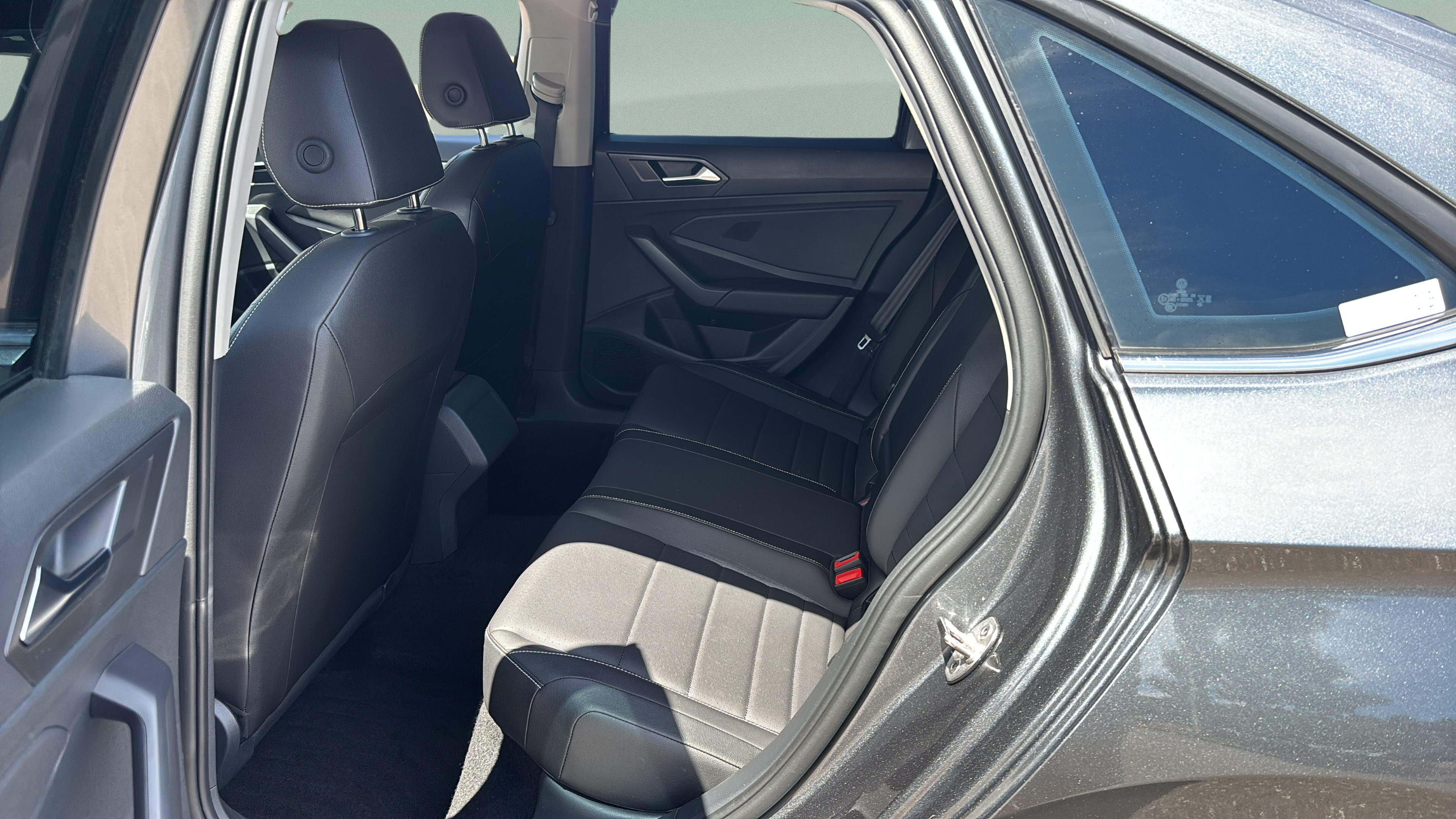 Used 2024 Volkswagen Jetta SE FWD image 10