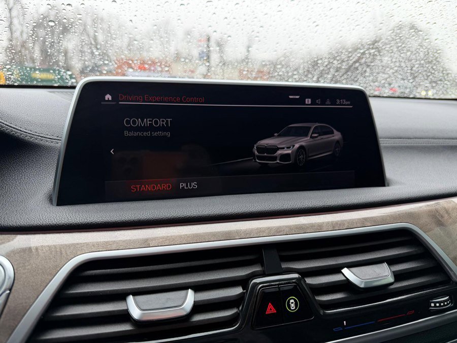 Used 2020 BMW 740i xDrive w/ M Sport Package image 29