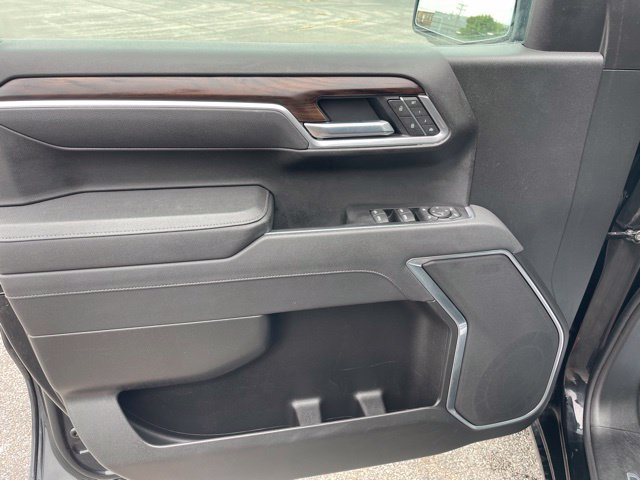 Used 2025 GMC Sierra 1500 SLT AWD/4WD image 9
