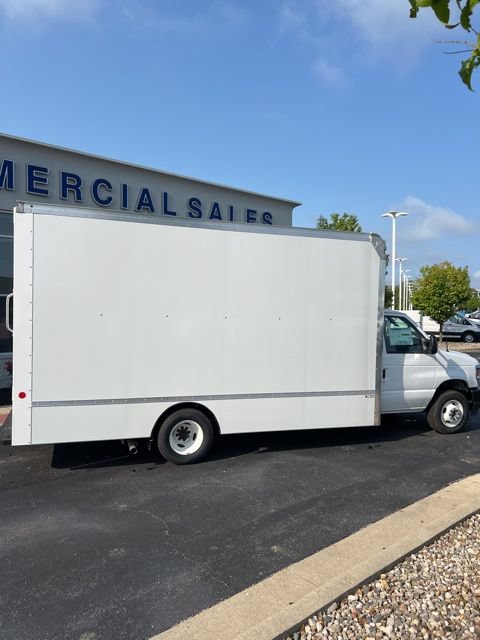 New 2025 Ford E-450 and Econoline 450 Super Duty w/ Driver's Safety Package RWD image 8