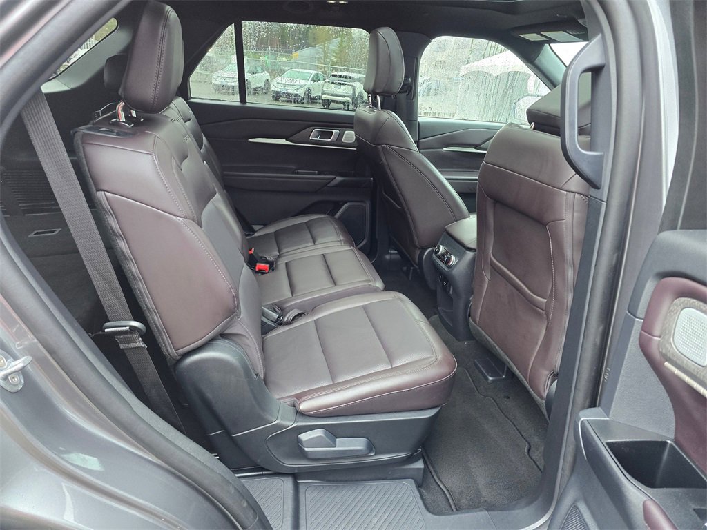 Used 2025 Ford Explorer Platinum image 11