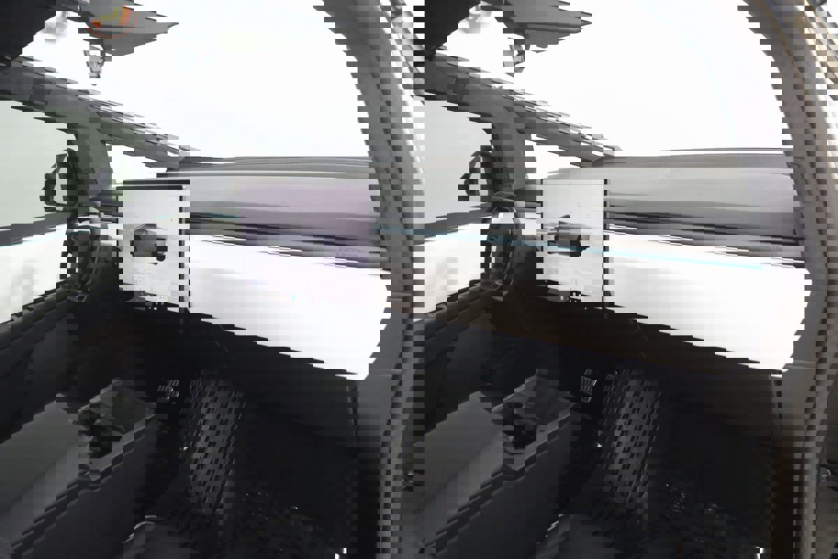 Used 2024 Tesla Cybertruck AWD Crew Cab image 46