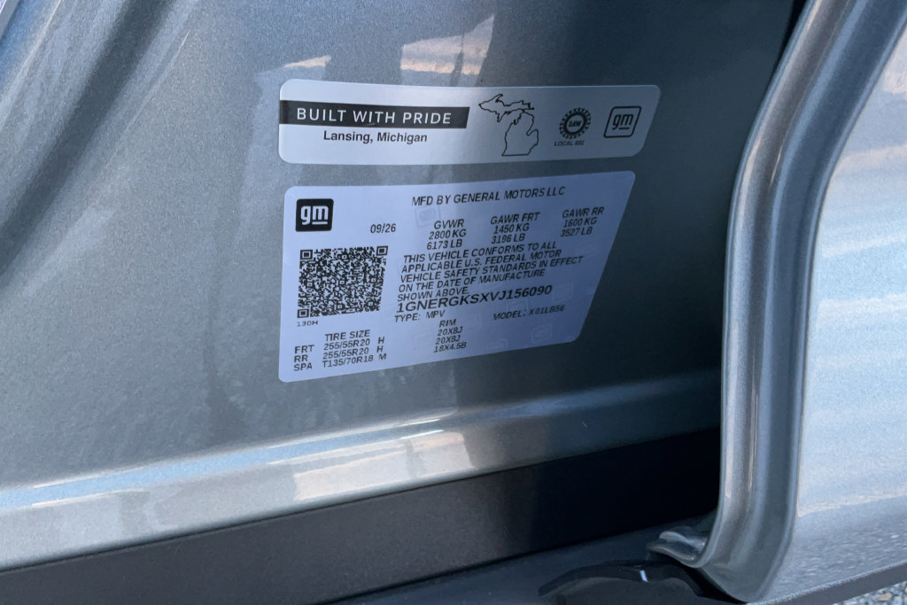 New 2027 Chevrolet Traverse LT w/ LPO, Floor Liner Package FWD image 24