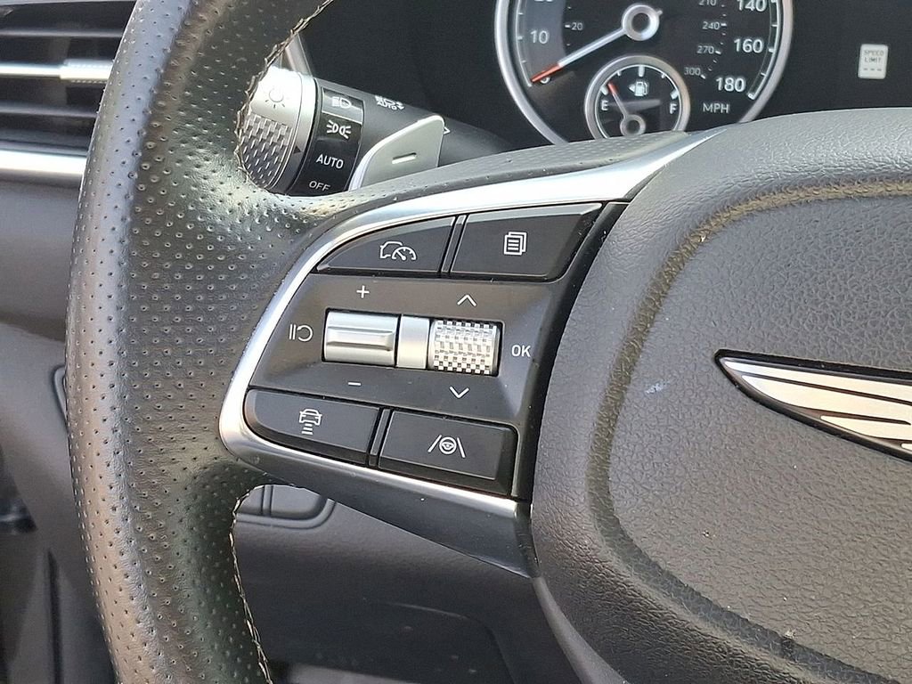 Used 2025 Genesis G70 2.5T image 17