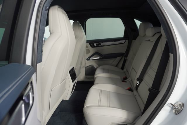 Used 2022 Porsche Cayenne Turbo AWD/4WD image 10