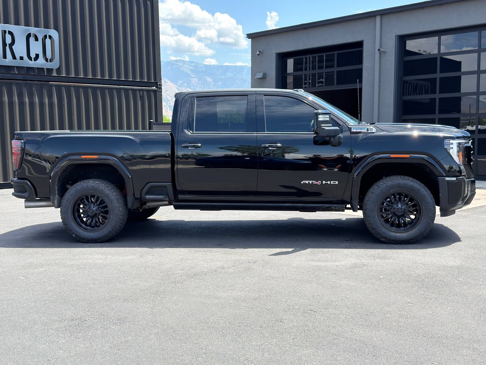 Used 2025 GMC Sierra 3500 AT4 w/ AT4 Premium Plus Package AWD/4WD image 3