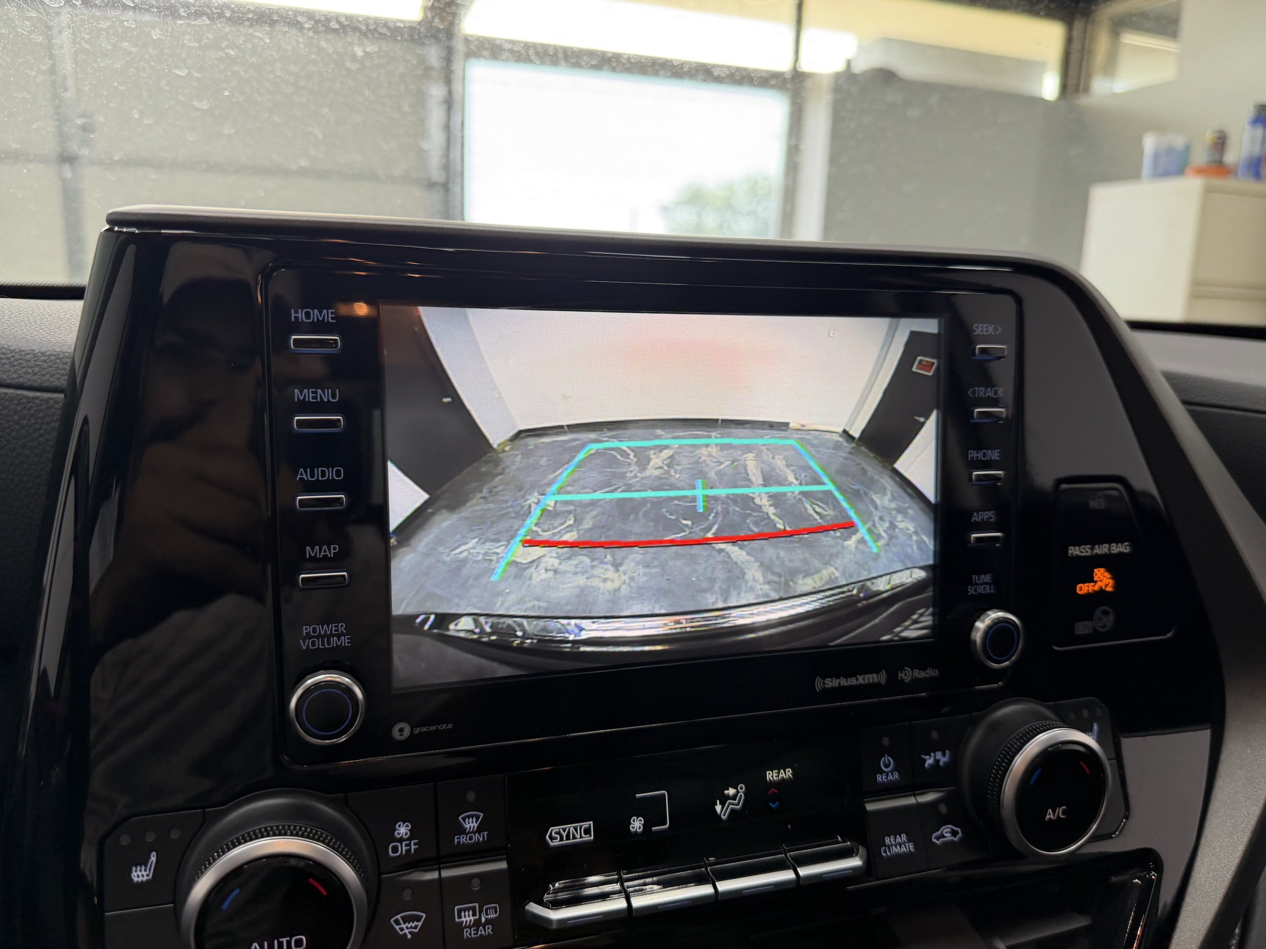 Used 2020 Toyota Highlander XLE AWD/4WD image 22