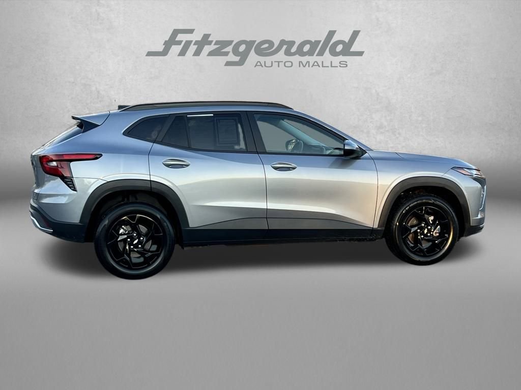 Used 2025 Chevrolet Trax LT image 3