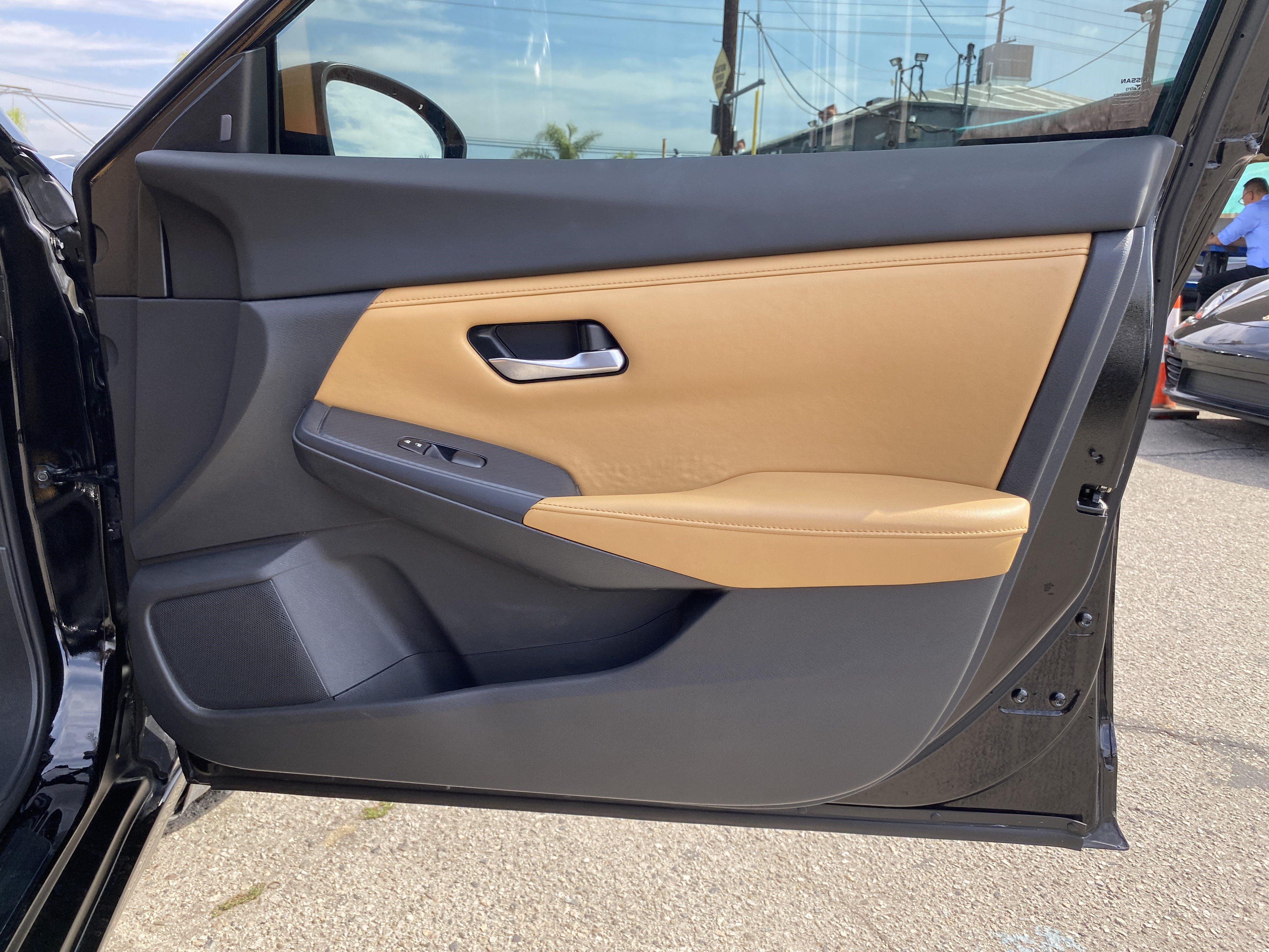Used 2023 Nissan Sentra SV w/ SV Premium Package FWD image 24