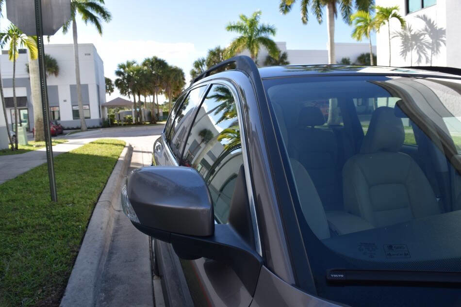 Used 2011 Volvo XC70 3.2 w/ Premium Pkg image 27