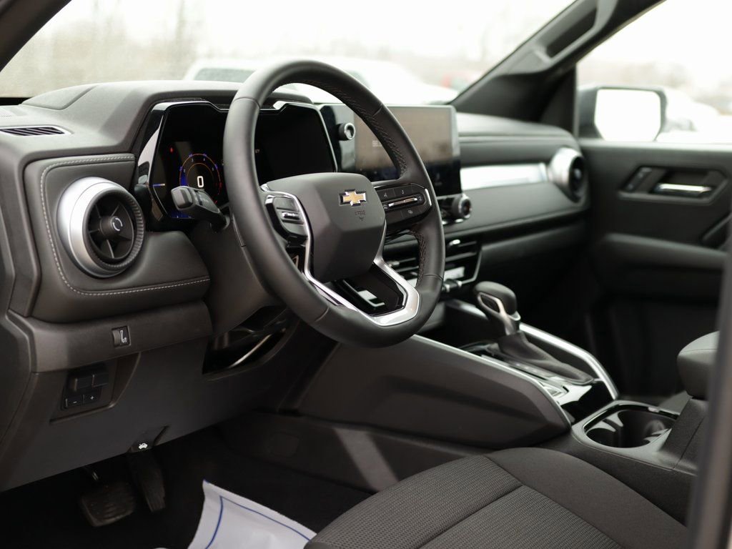 Used 2024 Chevrolet Colorado LT w/ LT Convenience Package II image 9