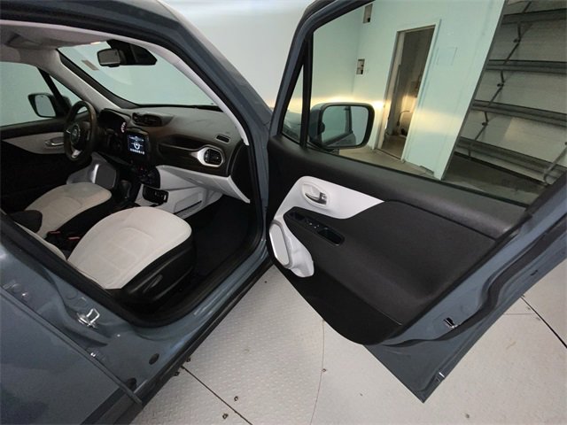 Used 2018 Jeep Renegade Latitude w/ Popular Equipment Group image 24