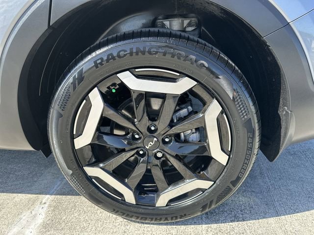 Used 2024 Kia Telluride EX w/ EX Captain's Chair Package image 11