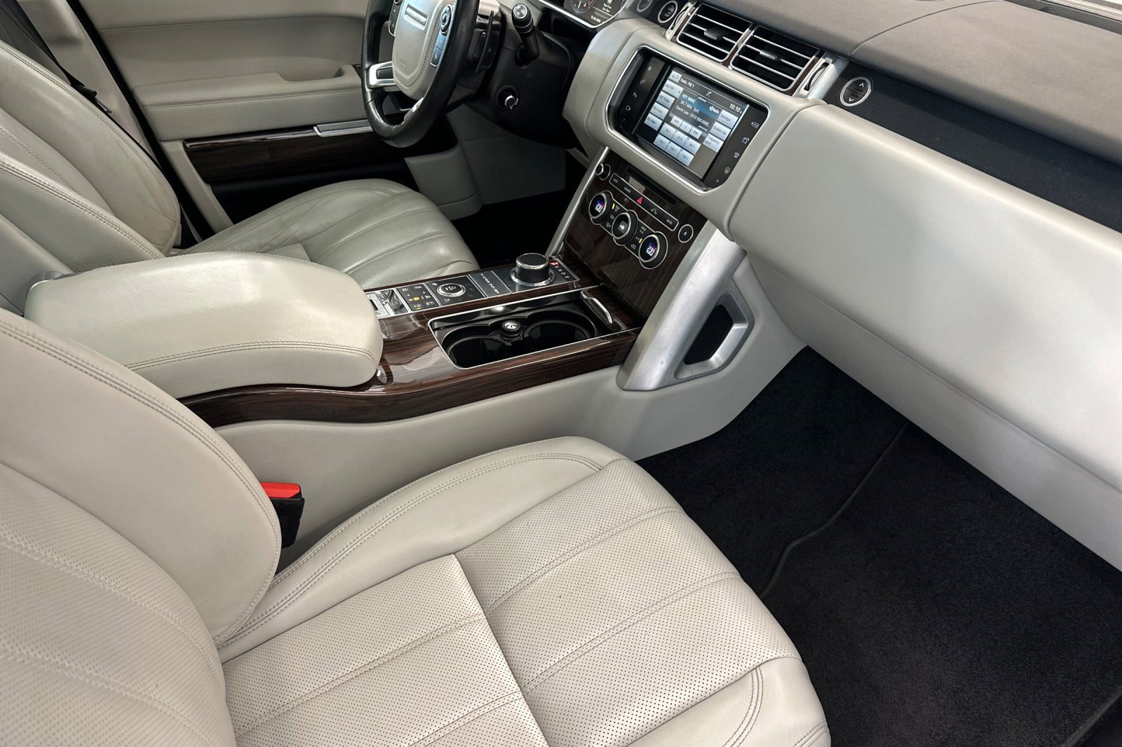 Used 2016 Land Rover Range Rover Supercharged image 32