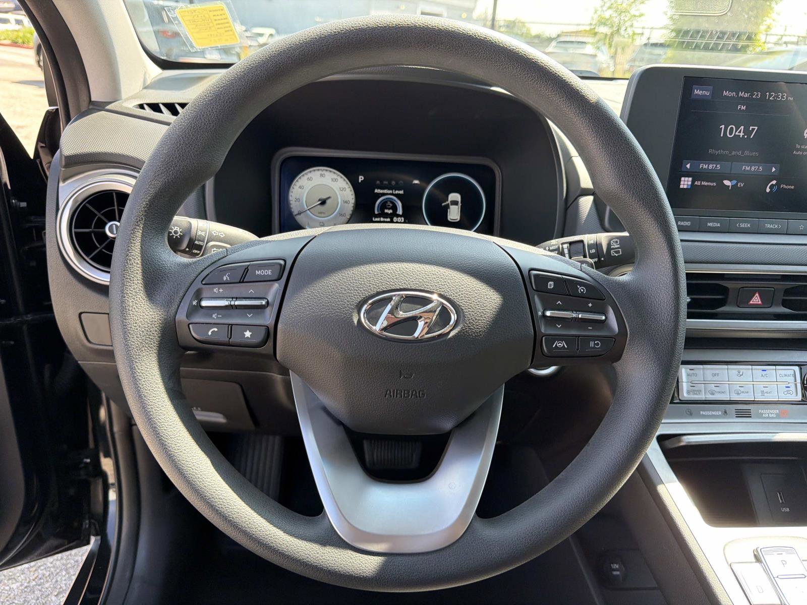Used 2023 Hyundai Kona SE image 8