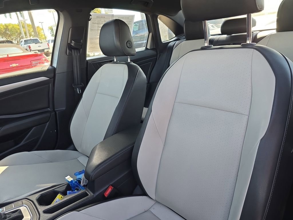 Used 2021 Volkswagen Jetta R-Line w/ R-Line Cold Weather Package image 17