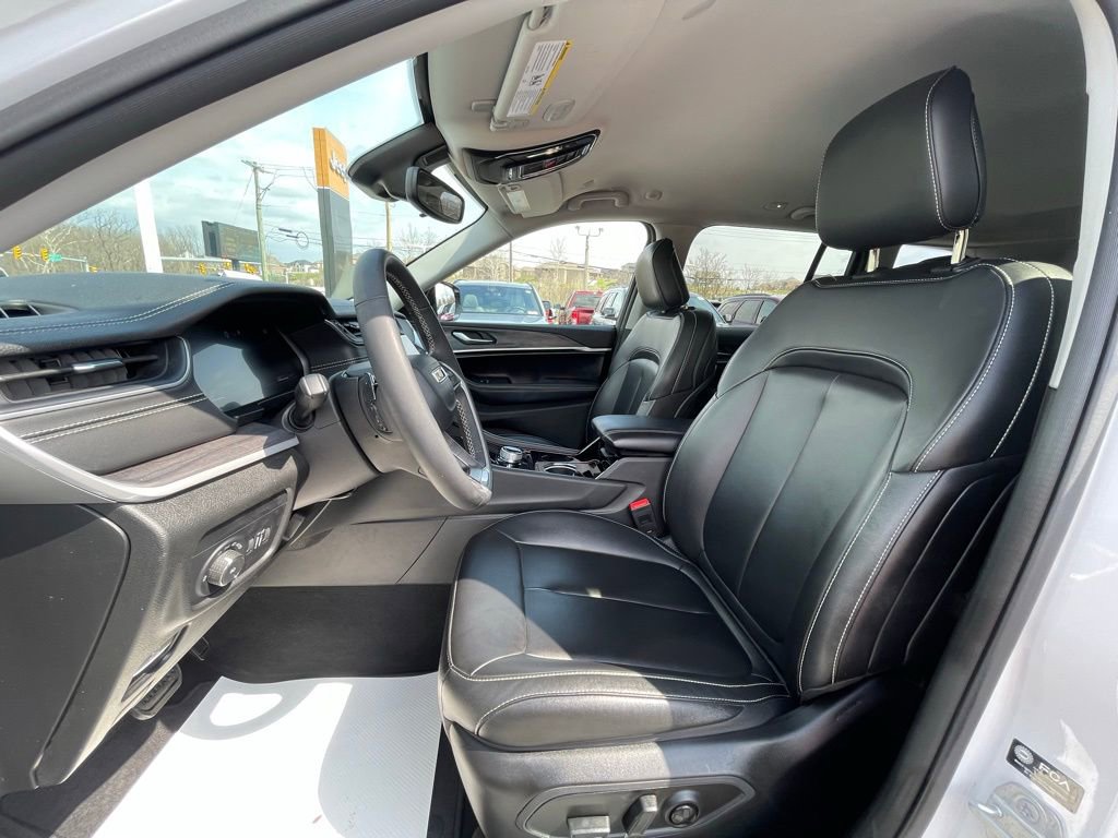 Used 2023 Jeep Grand Cherokee Limited image 25