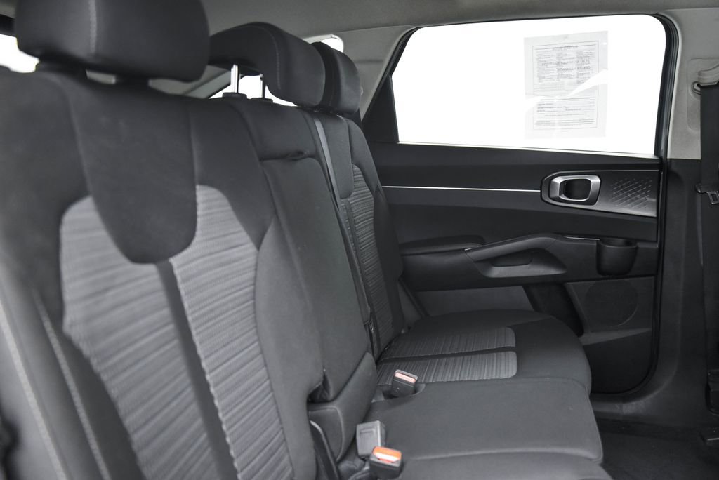 Used 2023 Kia Sorento LX image 16