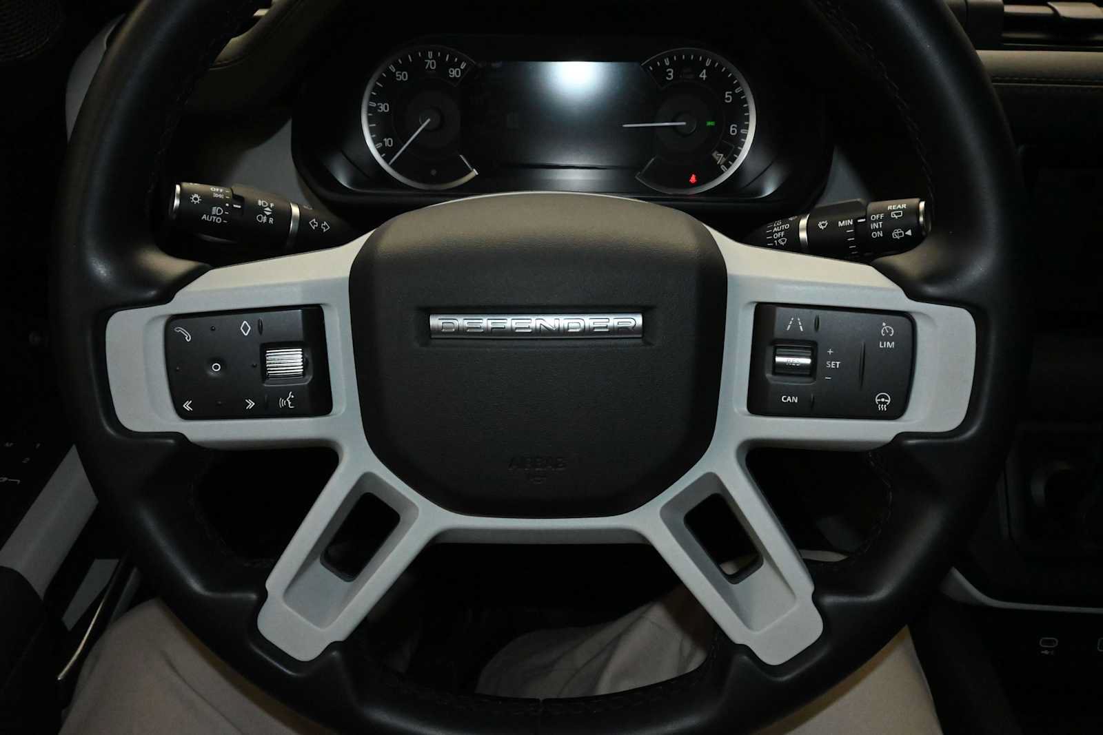 Used 2023 Land Rover Defender 110 SE AWD/4WD image 21