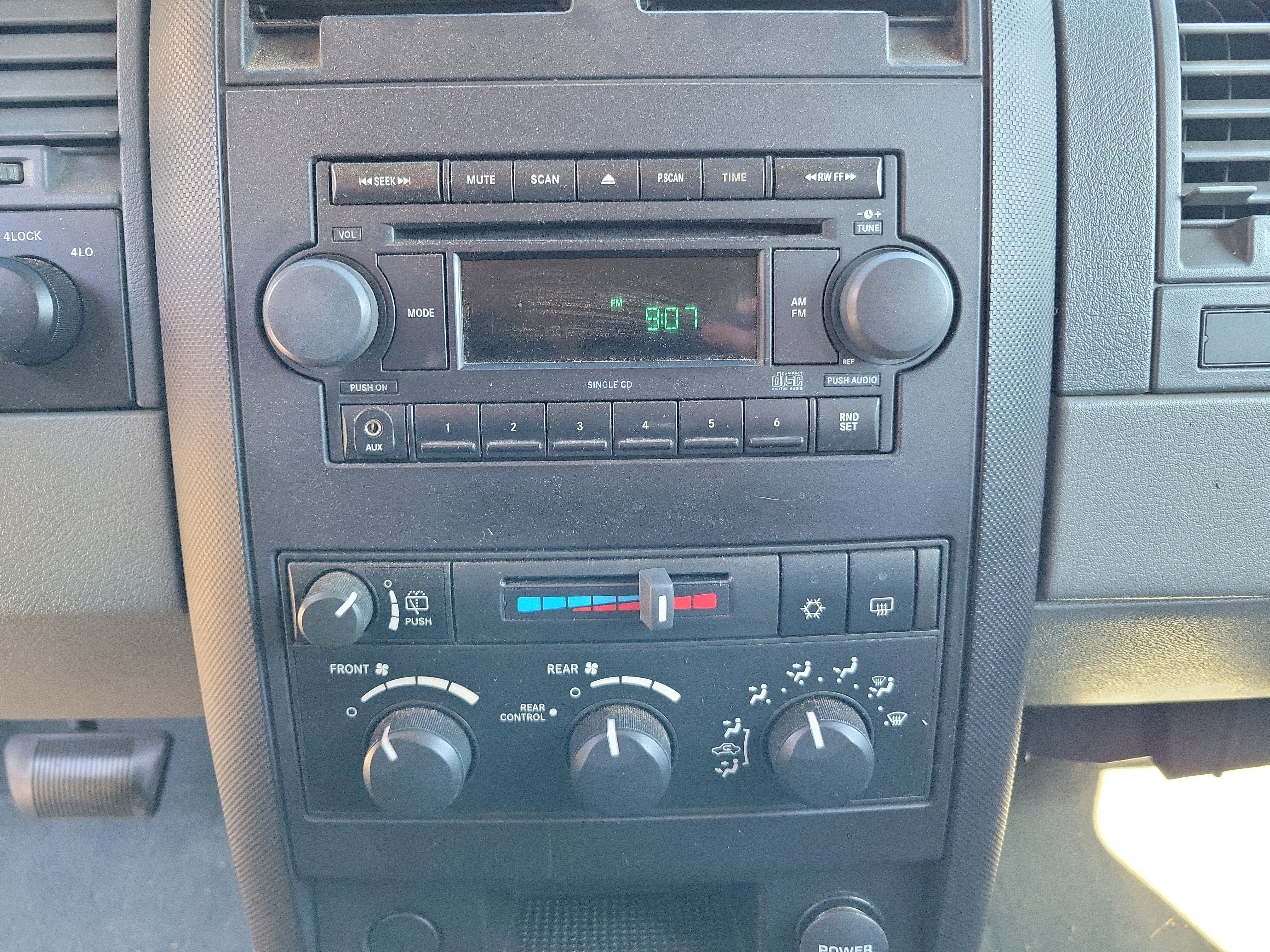 Used 2006 Dodge Durango SXT image 9