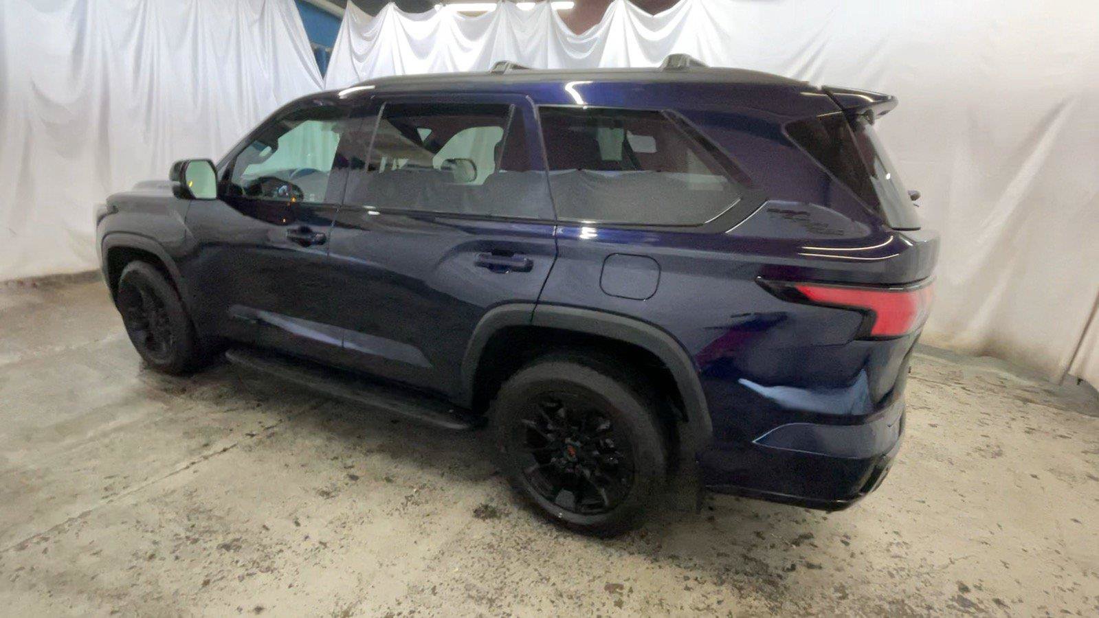 Used 2025 Toyota Sequoia Limited w/ TRD Off-Road Package AWD/4WD image 10