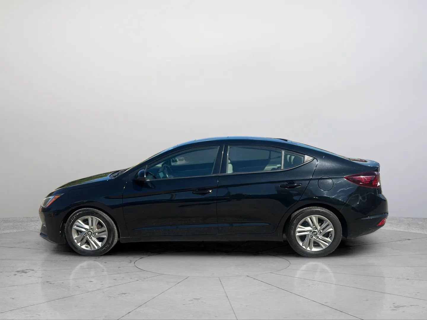 Used 2019 Hyundai Elantra Value Edition FWD image 3