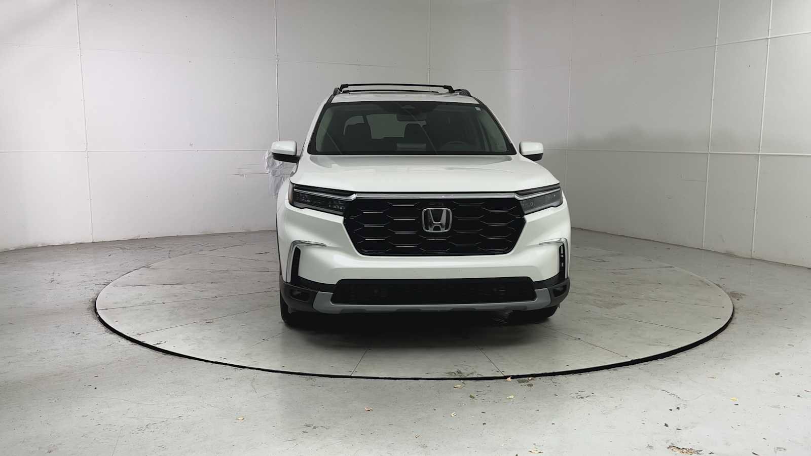 Used 2023 Honda Pilot Touring image 7