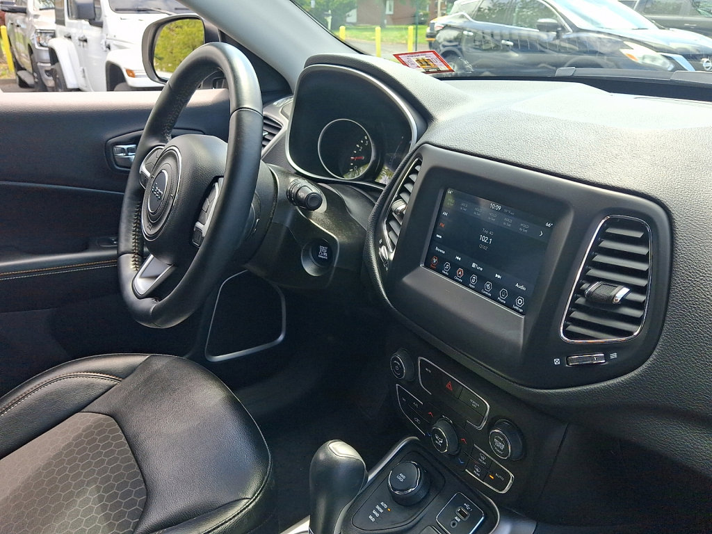 Used 2020 Jeep Compass Latitude w/ Cold Weather Group AWD/4WD image 12