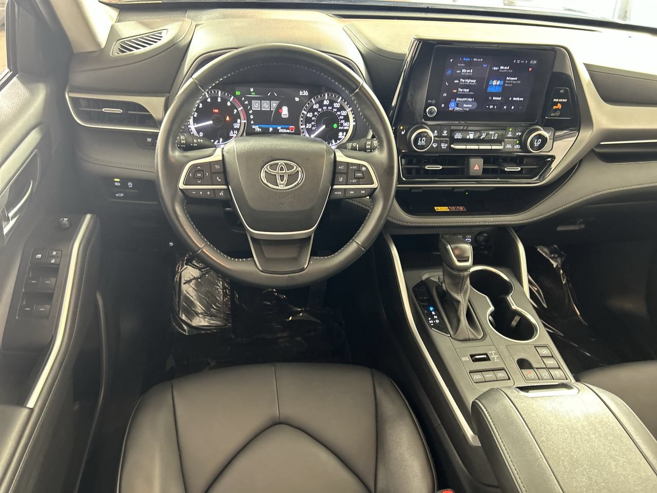 Used 2025 Toyota Highlander XLE AWD/4WD image 23