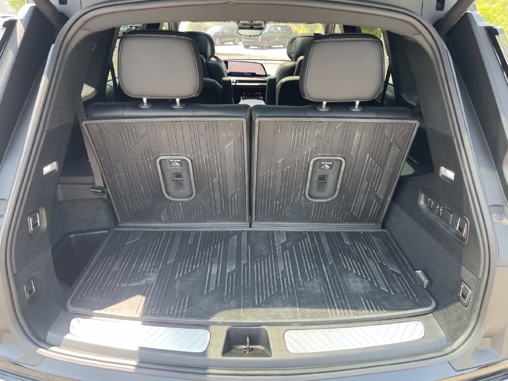 Certified 2026 Cadillac Vistiq Sport w/ LPO, Floor Liner Package AWD/4WD image 13