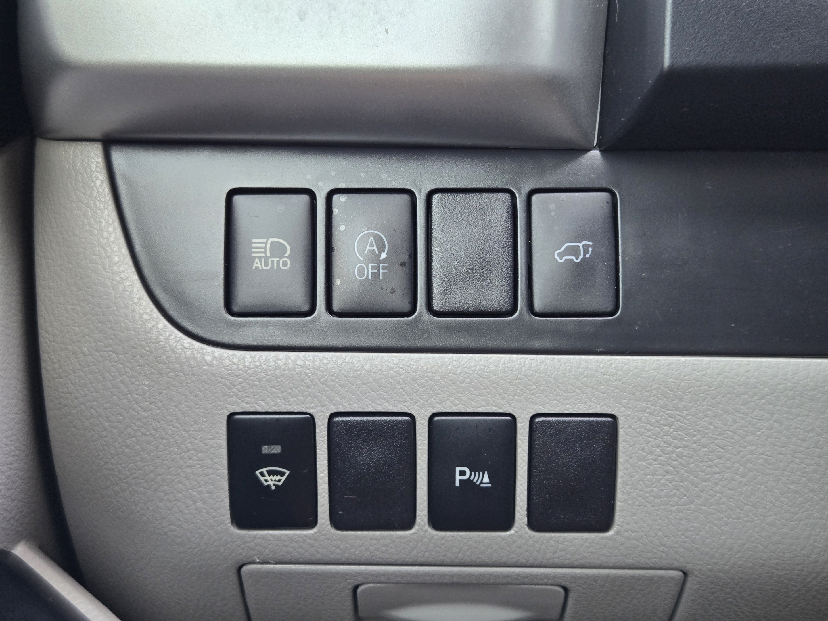 Used 2018 Toyota Highlander Limited FWD image 19