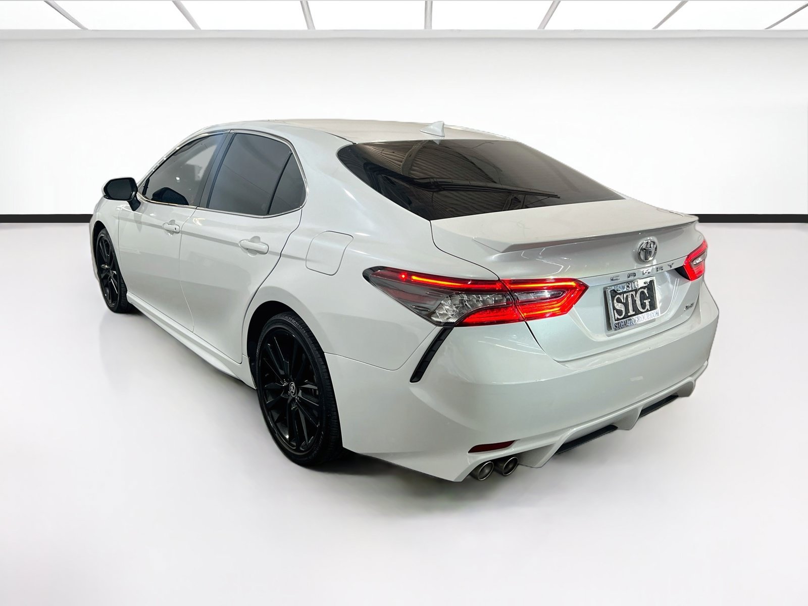 Used 2024 Toyota Camry XSE FWD image 6