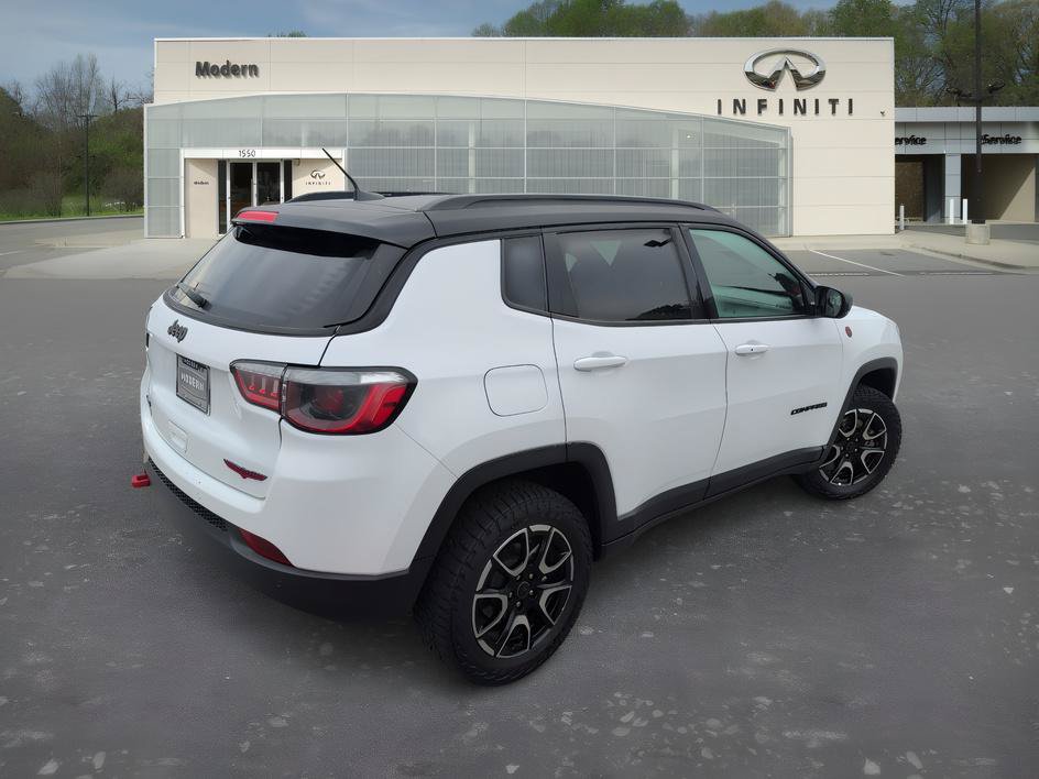 Used 2025 Jeep Compass Trailhawk AWD/4WD image 4