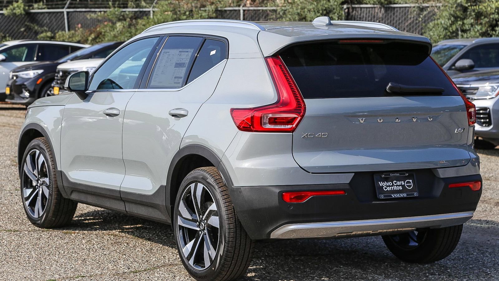 New 2025 Volvo XC40 B5 Plus w/ Climate Package image 8