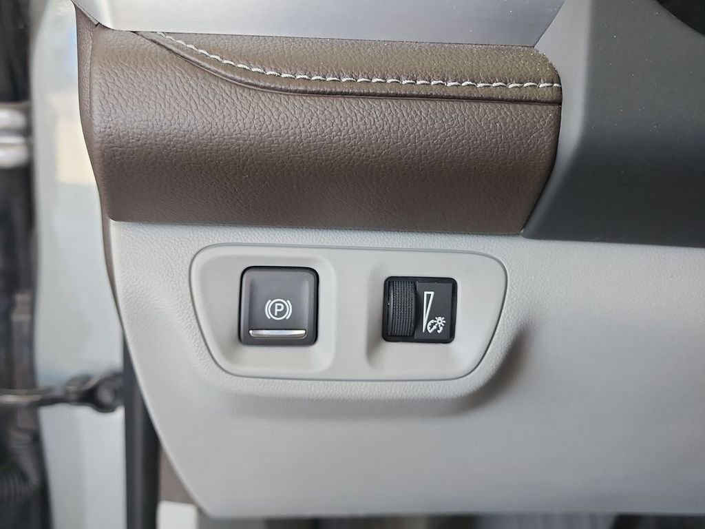 Certified 2023 GMC Acadia SLT w/ LPO, Floor Liner Package FWD image 18