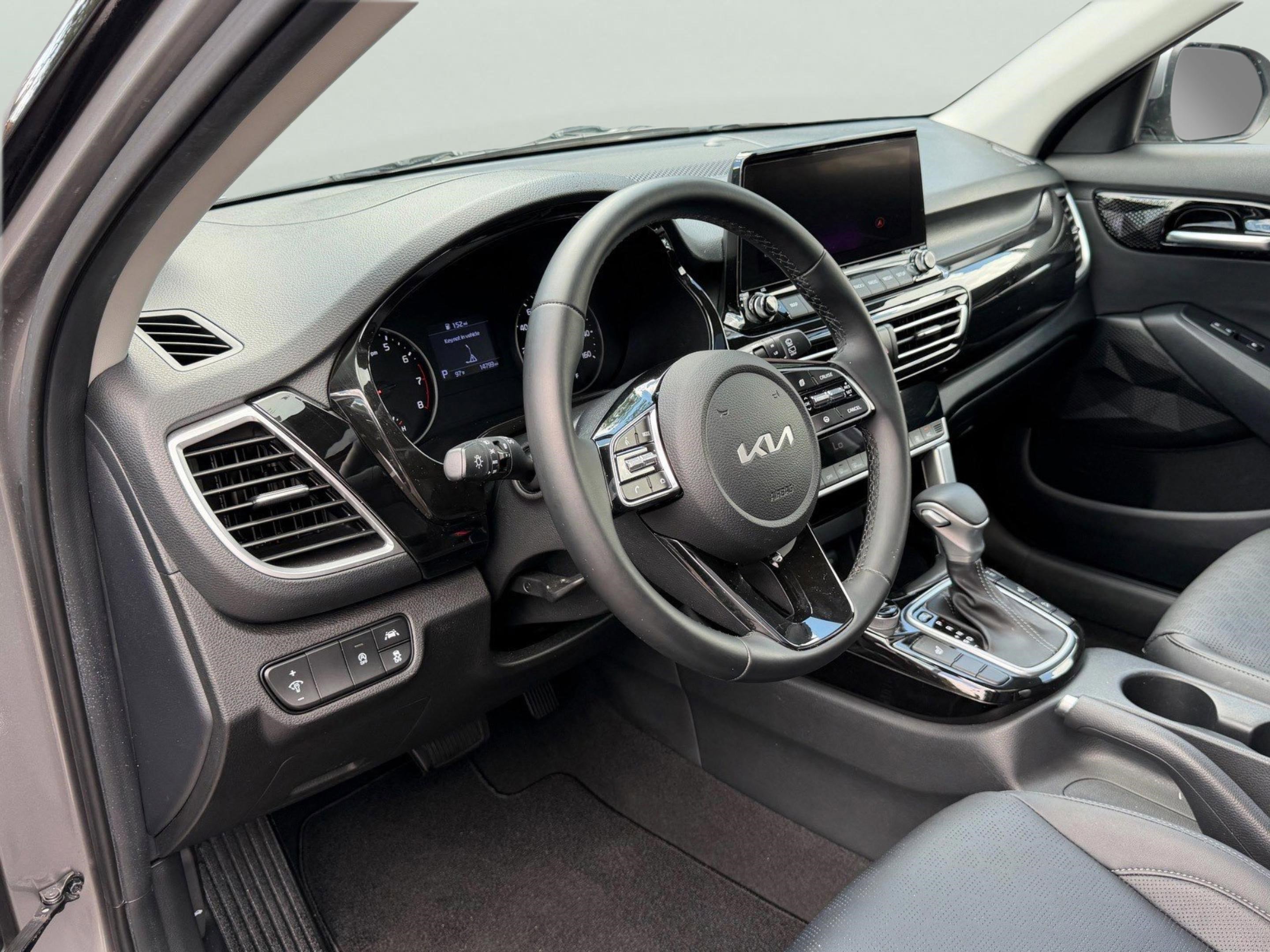 Used 2023 Kia Seltos EX AWD/4WD image 11