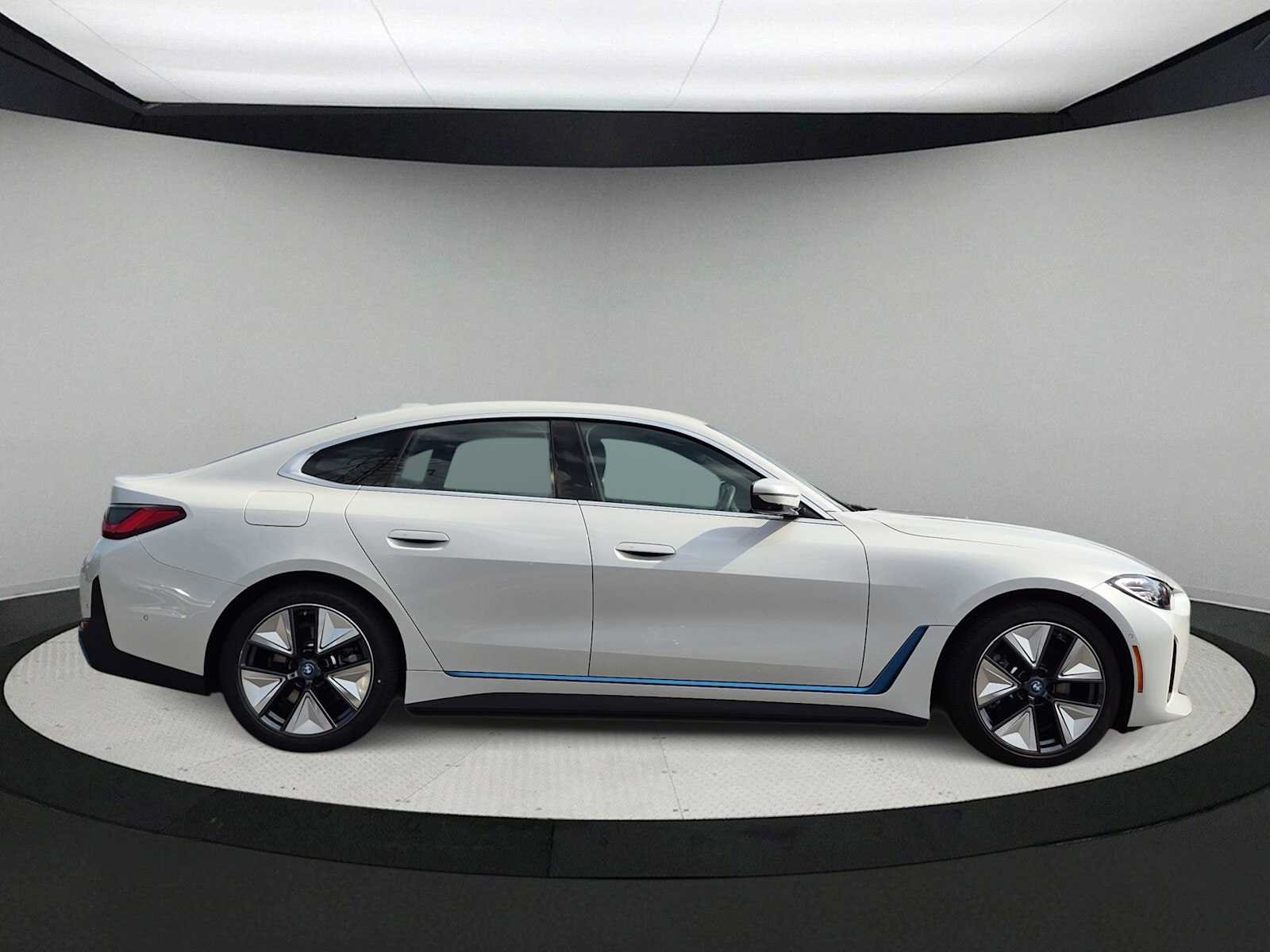 Used 2023 BMW i4 eDrive35 RWD image 9