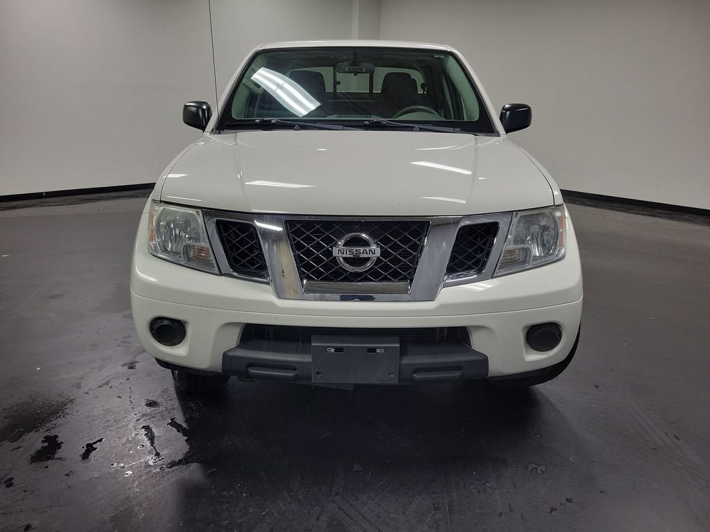 Used 2019 Nissan Frontier SV image 2