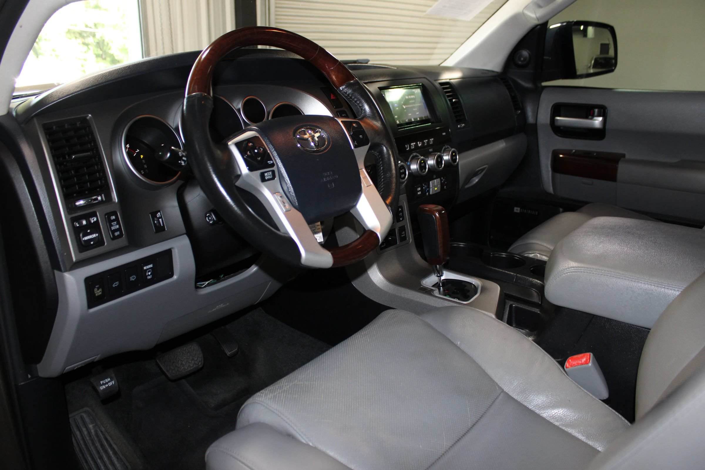 Used 2014 Toyota Sequoia Platinum RWD image 22