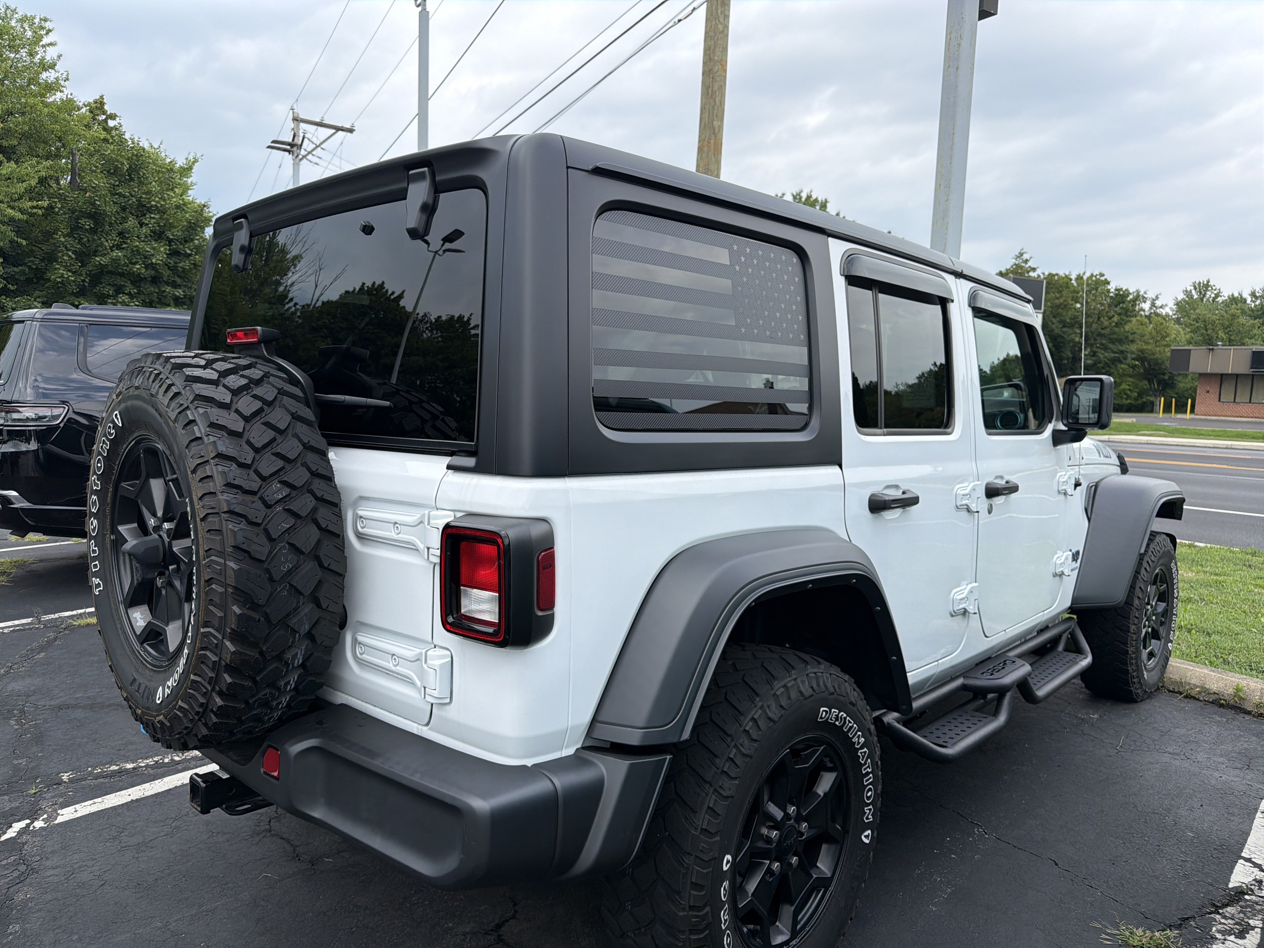 Used 2023 Jeep Wrangler Unlimited w/ Cold Weather Group AWD/4WD image 7