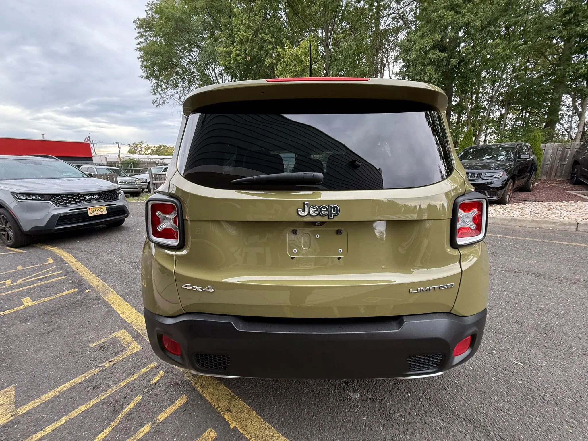 Used 2015 Jeep Renegade Limited w/ Safety & Security Group I image 5