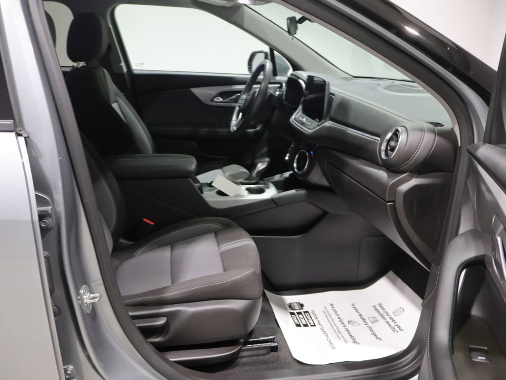 Used 2025 Chevrolet Blazer LT AWD/4WD image 21