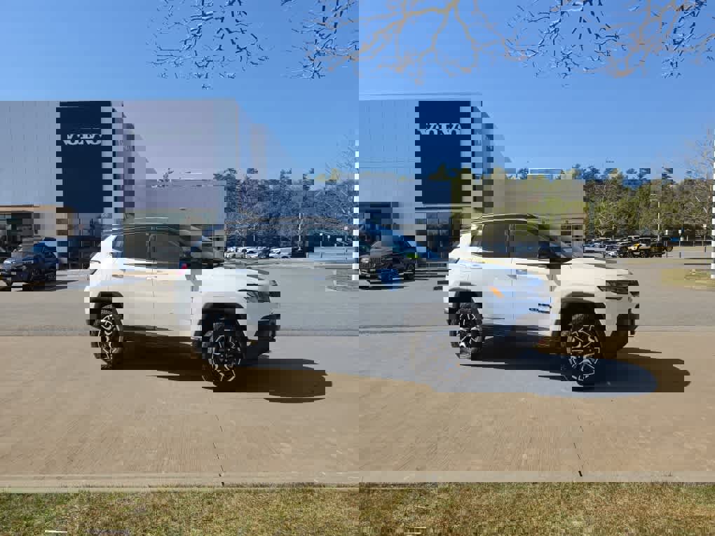 Used 2024 Jeep Compass Trailhawk image 2