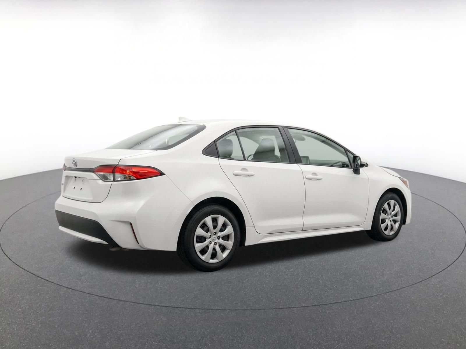 Used 2025 Toyota Corolla LE FWD image 9