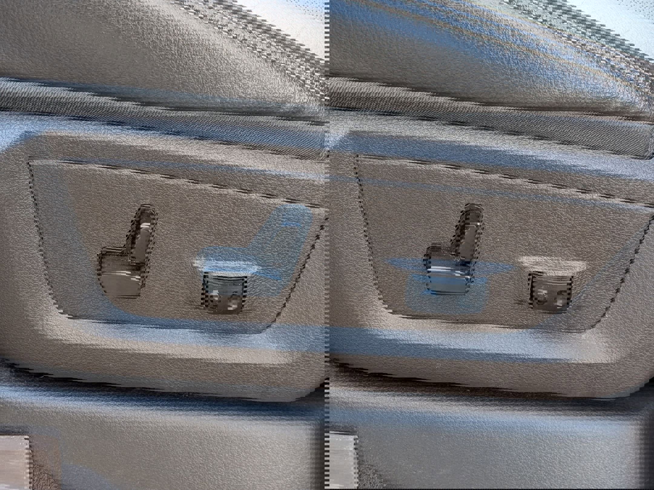 Used 2025 RAM 2500 Laramie image 13